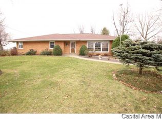 1432 N Lawrence Ave, Taylorville, IL 62568