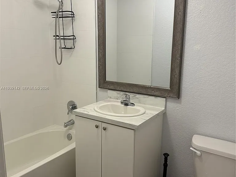 582 SW 2nd Pl — Photo 9