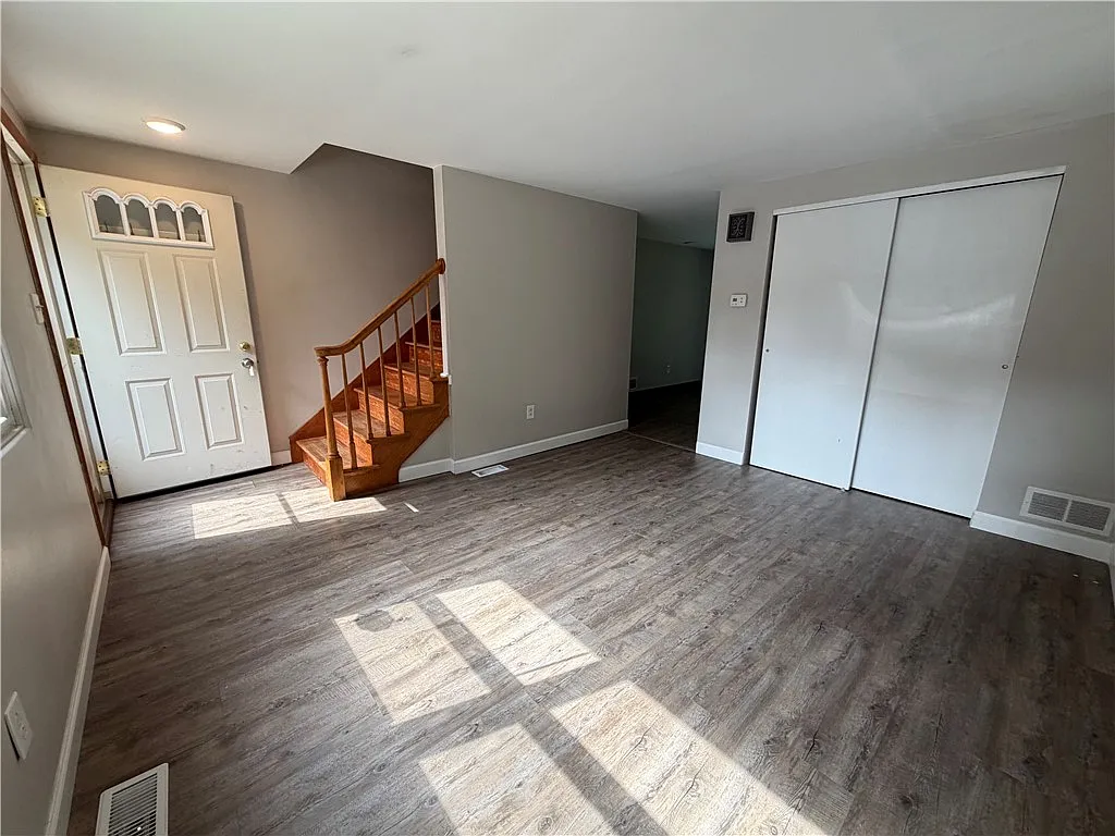 2 bed, $1,000 — Photo 3