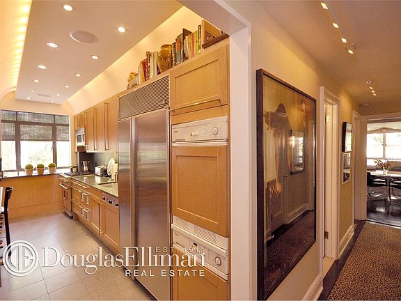 2nd image of 25 Central Park W APT 2Y