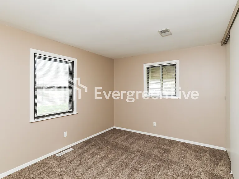774 Crowden Dr — Photo 11