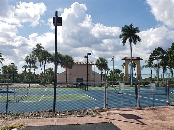 3rd image of 25000 Tamiami Trl E #F280