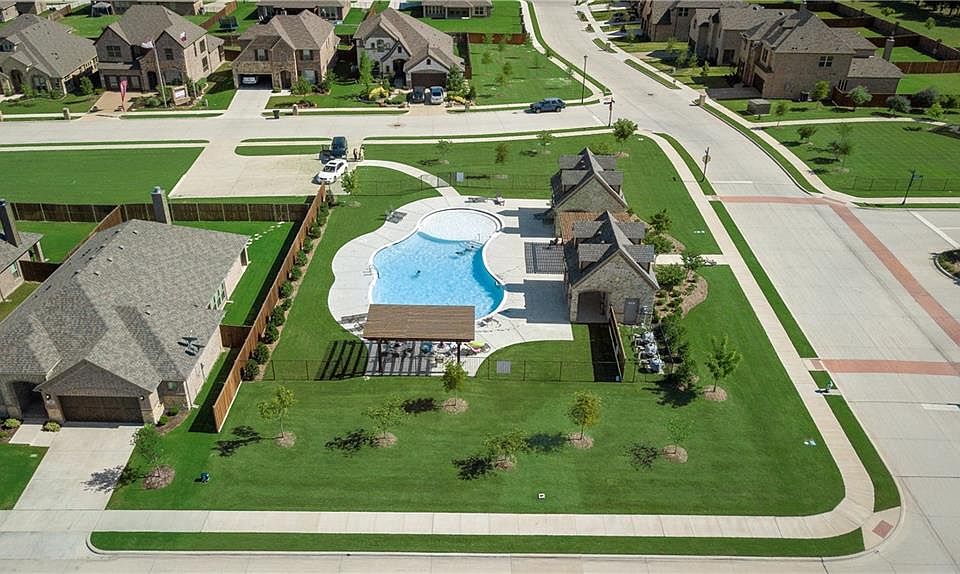 1st image of 233 Bentley Dr