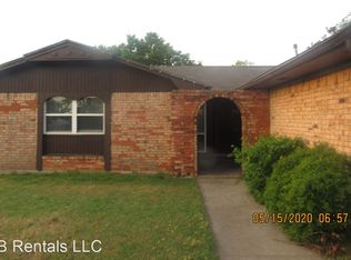 4719 NE Macarthur Cir, Lawton, OK 73507