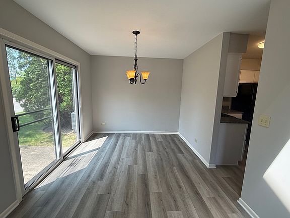 4th image of 252 Kensington Ct