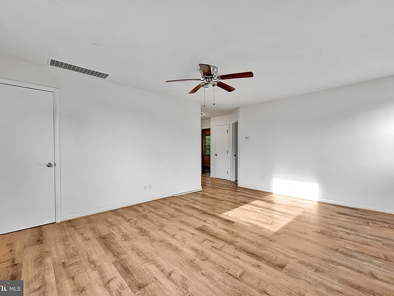 811 Seagrove Rd E #811 — Photo 10