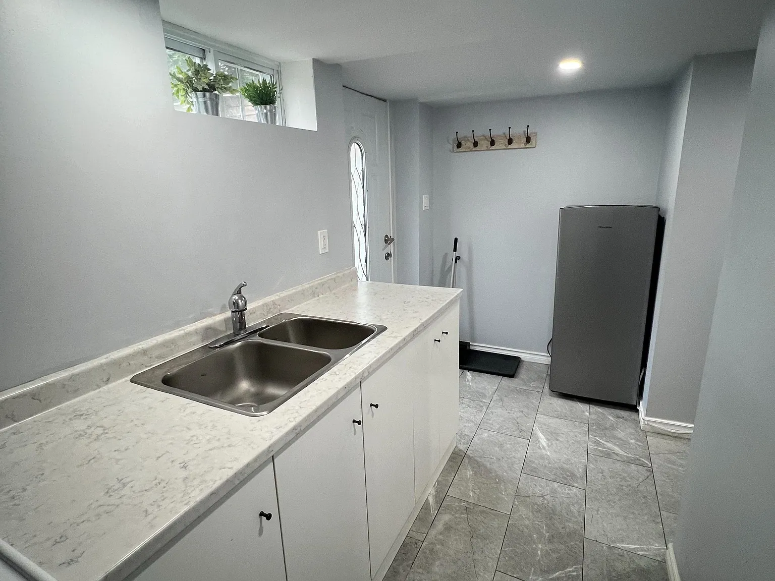 2 bed, $1,800 — Photo 3