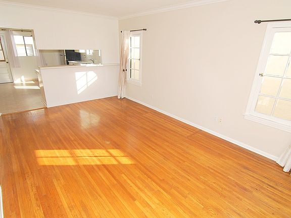 4th image of 110 1/2 Quincy Ave