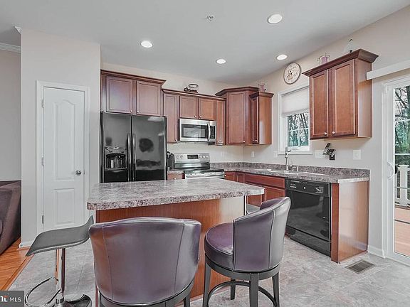 4th image of 11787 Sunningdale Pl