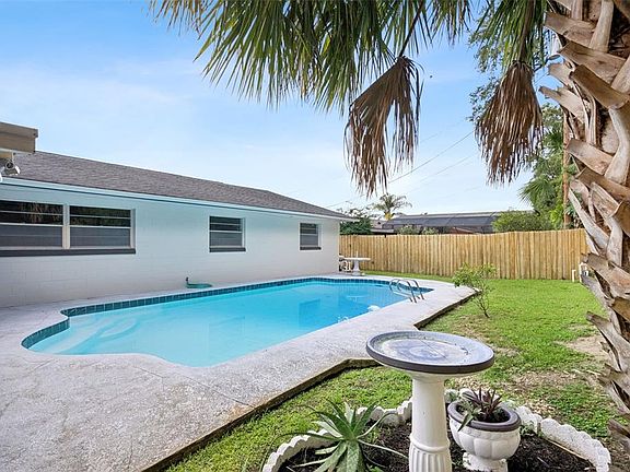 2nd image of 2713 Yucca St