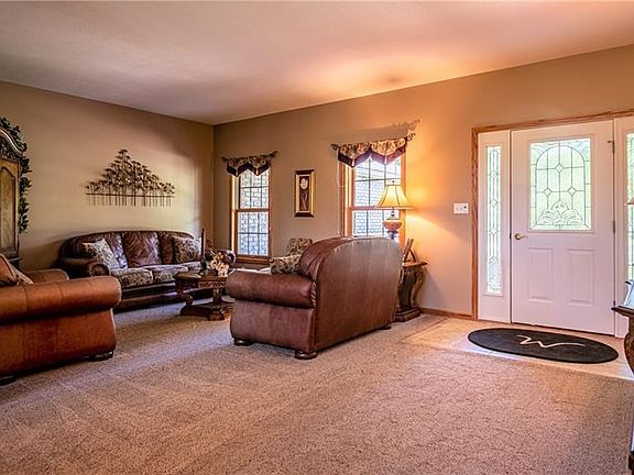 5th image of 682 Lorenwood Dr