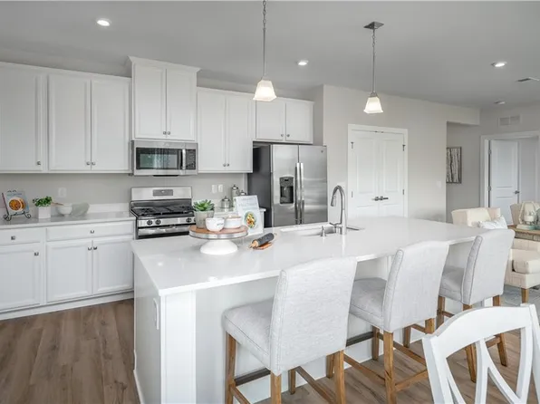 7102 Bridgeway Dr #406, Suffolk, VA 23435