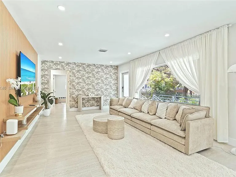 1345 SW 14th Ave — Photo 12
