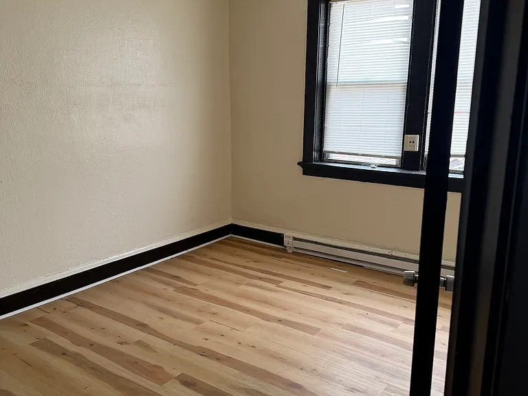 2613 W Capitol Dr #6 — Photo 7