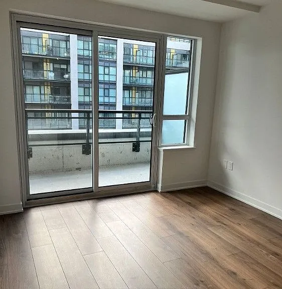 395 Dundas St W #619 — Photo 16