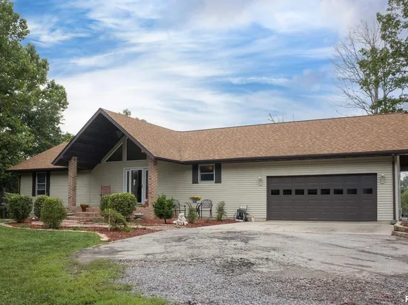 3448 Levee Rd, Centralia, IL 62801