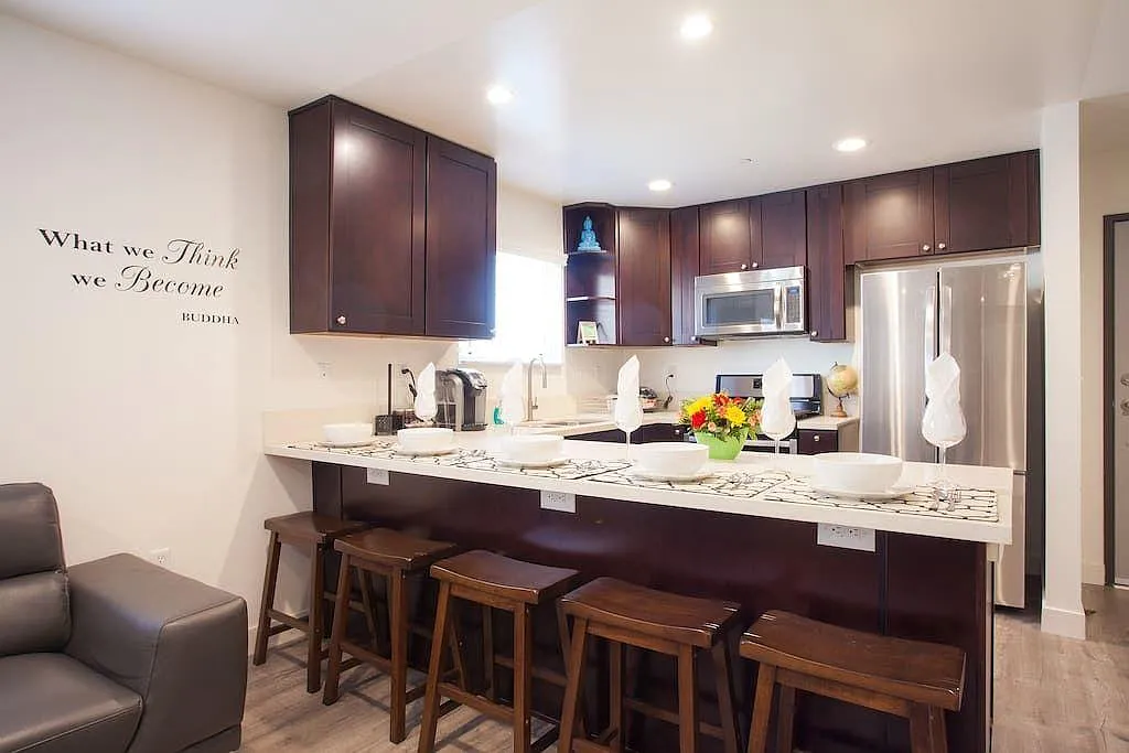 3 bed, 1250 sqft, $3,500 — Photo 4