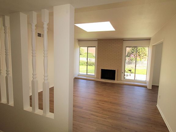 4th image of 5393 Queens St