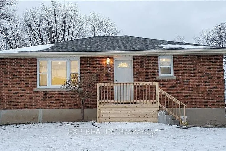 8 Hillcrest Ave — Photo 1