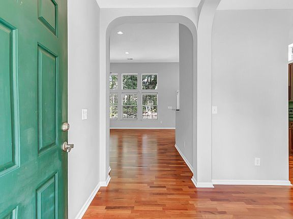 4th image of 116 Carolinian Dr