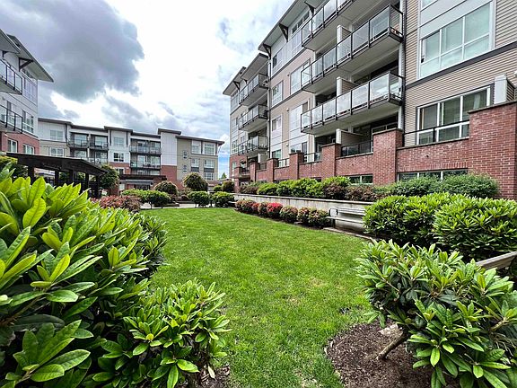 5th image of 6468 195a St #303