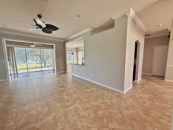 5th image of 2222 Caxton Ave