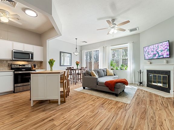 4th image of 18 Thayer Pond Dr #4