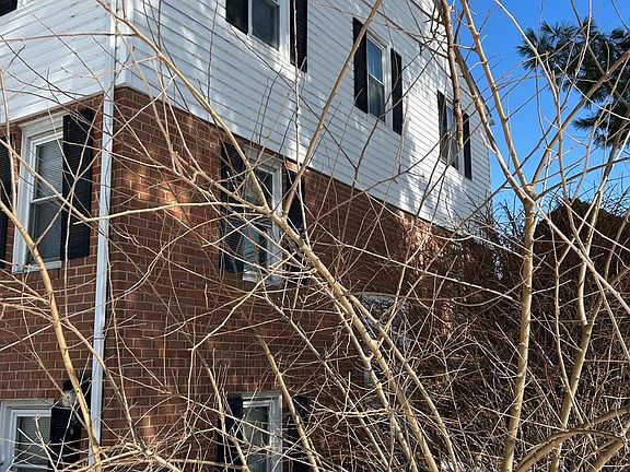 2nd image of 1601 Colonial Way