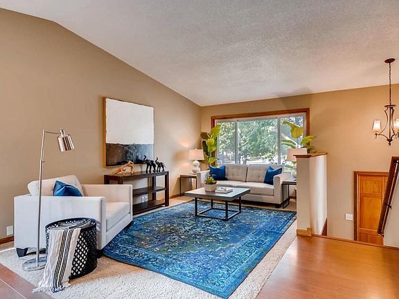 3rd image of 16159 Flagstaff Ct S