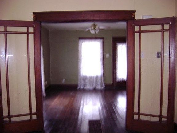 2nd image of 605 W Mulberry St