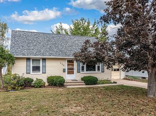 736 43rd St NE, Cedar Rapids, IA 52402