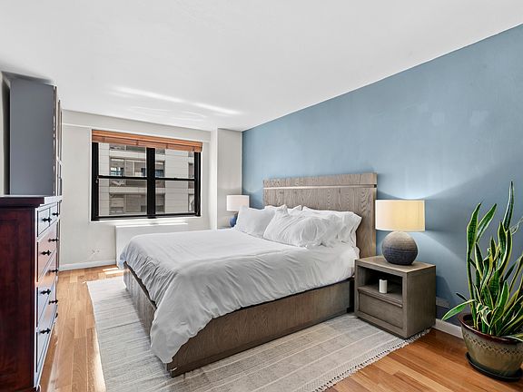 4th image of 245 E 25th St APT 8