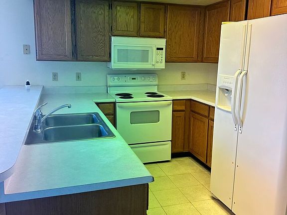 5th image of 1815 Magnolia Dr APT D