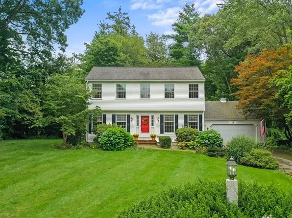 225 Oak Ridge Rd, Plaistow, NH 03865
