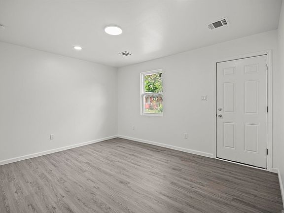 5th image of 4071 Provost St