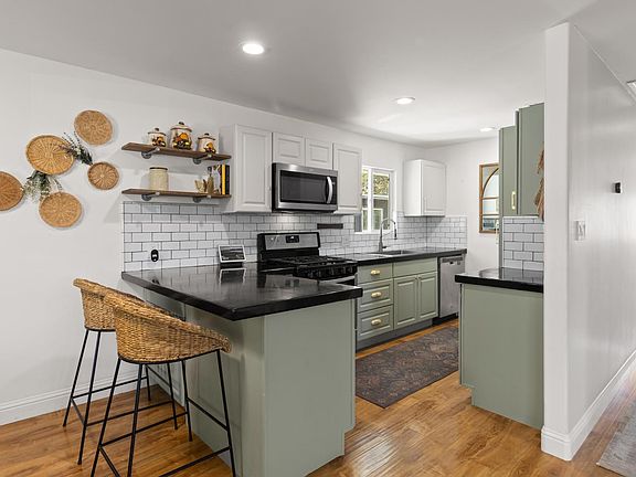 3rd image of 3635 Bell Rd