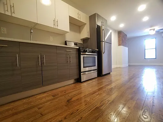 Rented by Evergreen Apartments BK | media 6