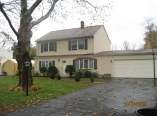 84 Village Rd, Pompton Plains, NJ 07444