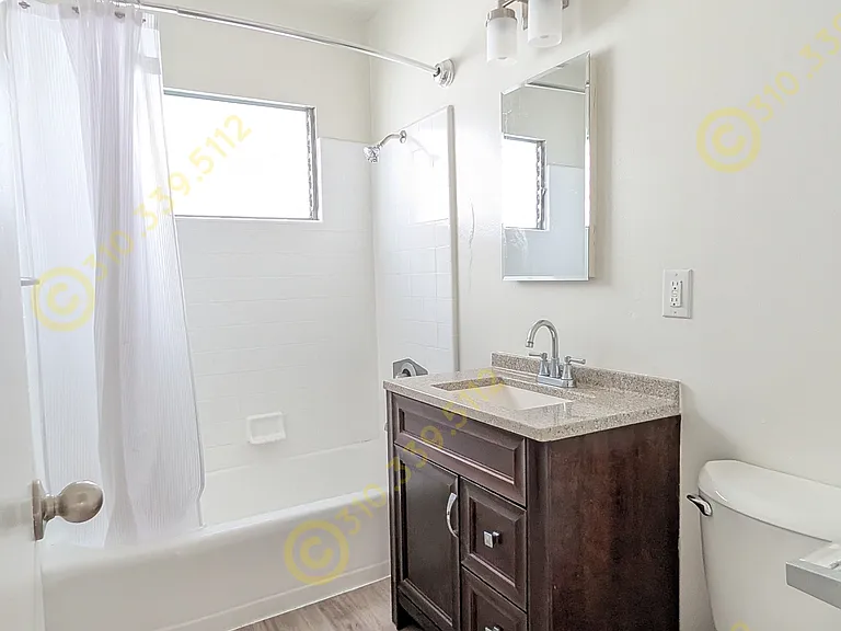 1517 Beloit Ave #2 — Photo 14