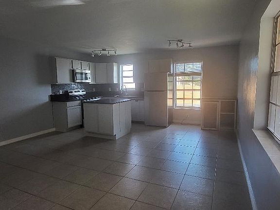4th image of 5240 NE 14th Way