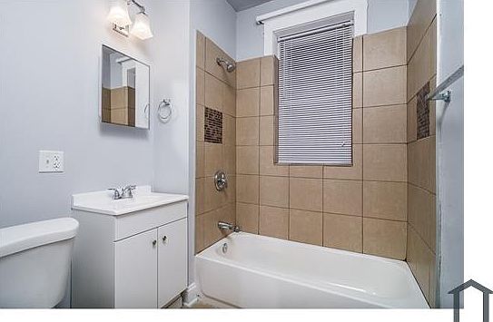 4th image of 5842 S Michigan Ave