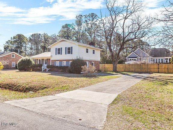 2nd image of 22 Pelican Point Road