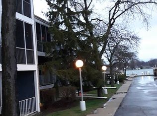 2419 Riverside Dr APT 307, Trenton, MI 48183