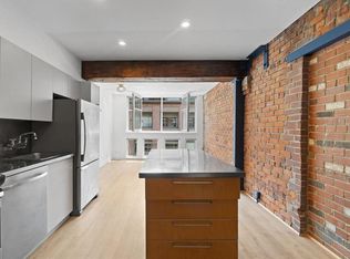 1072 Hamilton St #308, Vancouver, BC V6B 2R9