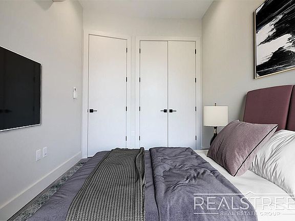 3rd image of 697 De Kalb Ave #3E