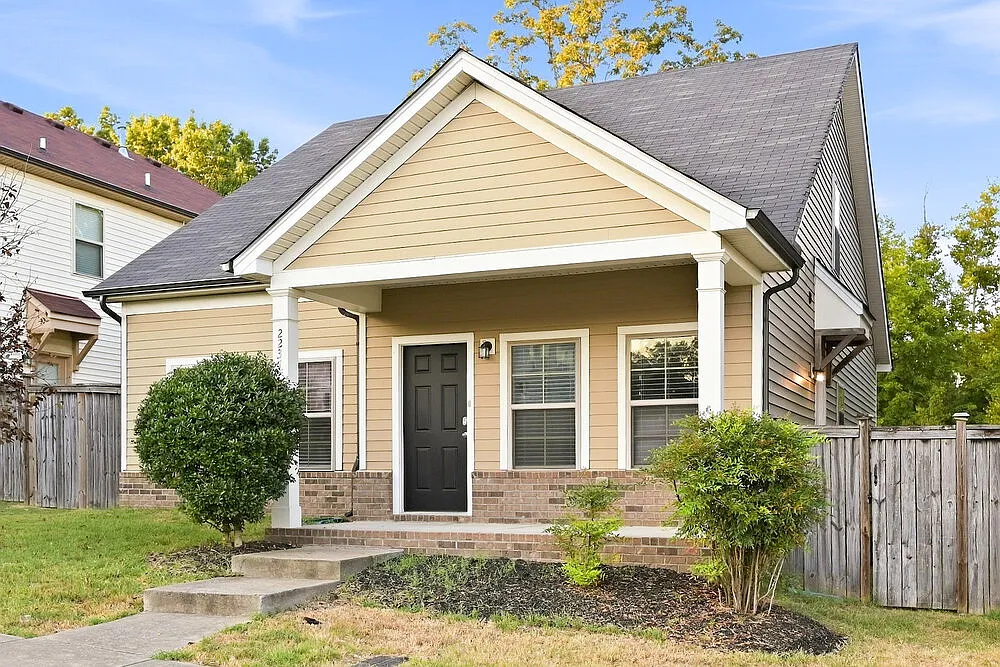 3 bed, 2.5 bath, 1575 sqft, $2,170 — Photo 4