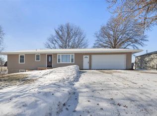 5015 Cosgrove Rd SW, Kalona, IA 52247