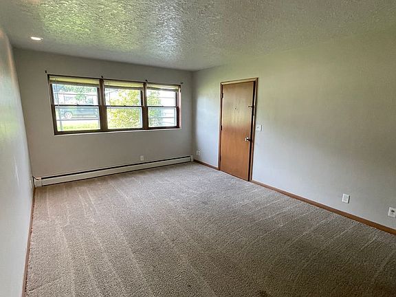 2nd image of 1344 Meadow Ln #B