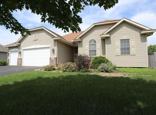 29560 Shoreview Cir, Lindstrom, MN 55045