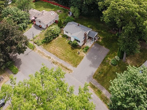 4th image of 22 Althea Cir